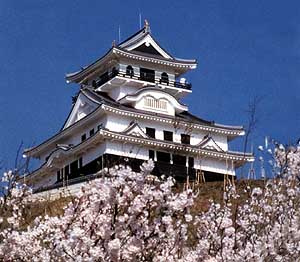 桜の季節の河原城の様子