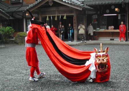 宇倍神社の麒麟獅子舞