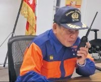 無線で話す相良さん