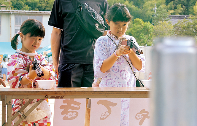 鹿野土曜夜市 射的の様子
