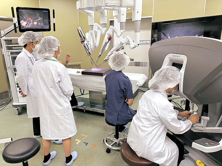 医療体験WEEKの様子