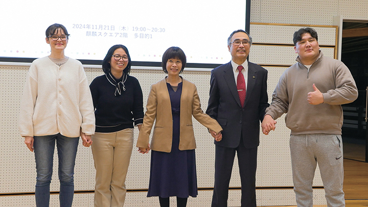 地方創生ストリートミーティング 市長と参加者の写真