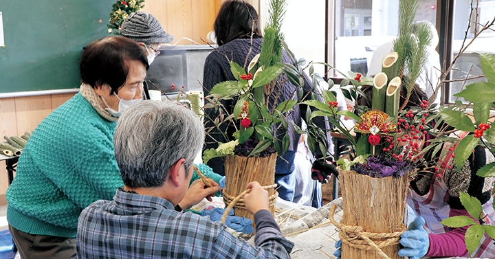 瑞穂地区公民館 ミニ門松作りの様子