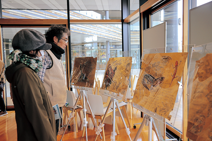 エアブラシアーティストYASUさん展覧会の様子