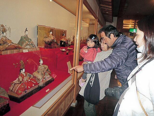 もちがせ流しびなの館