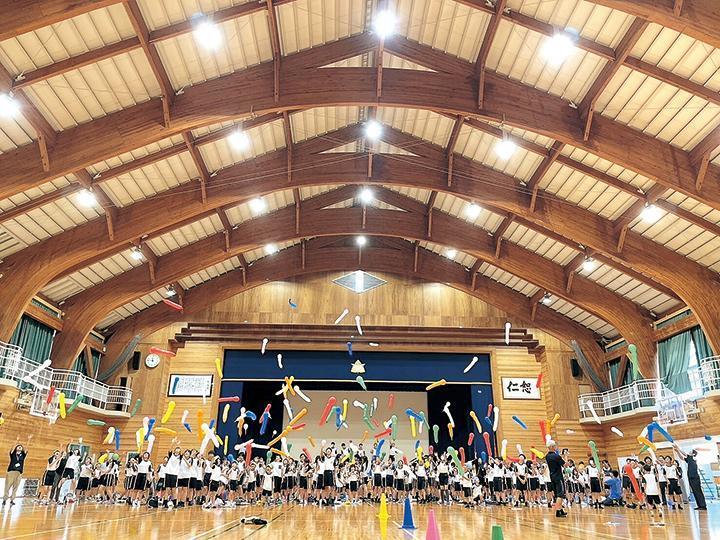 風船を飛ばしている様子