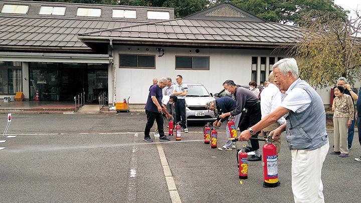 消火訓練をしている様子