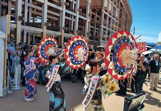 大阪万博での傘踊り