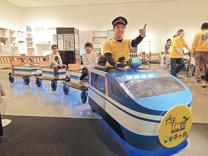 ミニトレインに乗っている様子