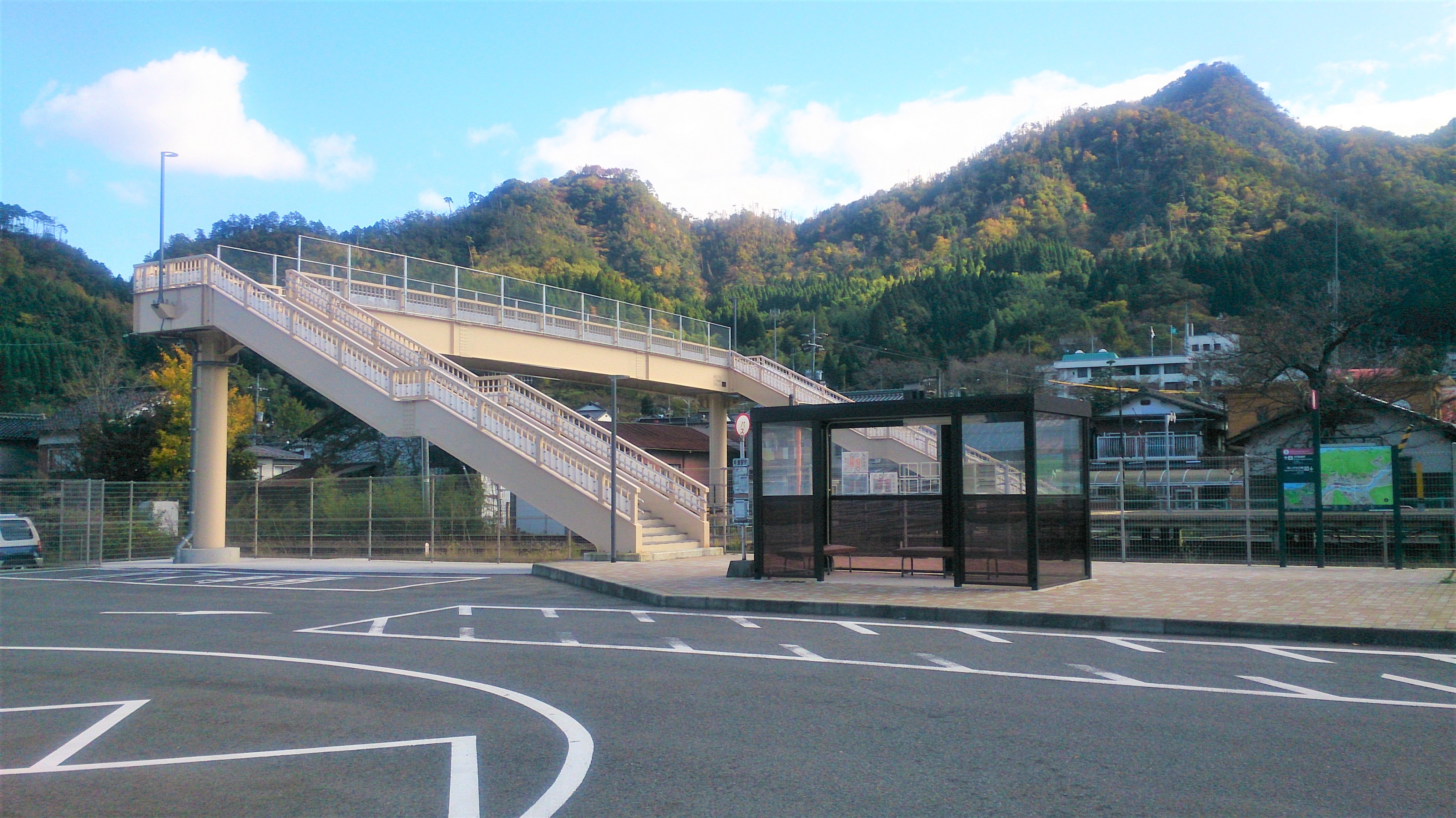 用瀬駅前　パークアンドライド駐車場の画像