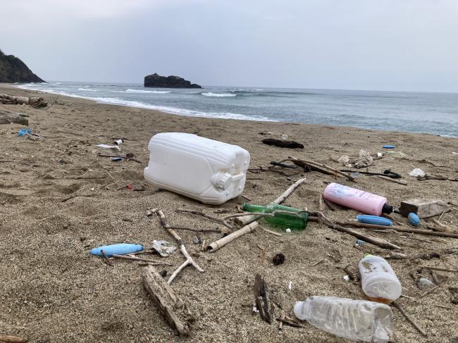 海岸漂着廃棄物写真