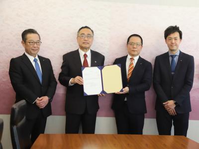 とりぎん地域デザインパートナーズに指定書を交付しました