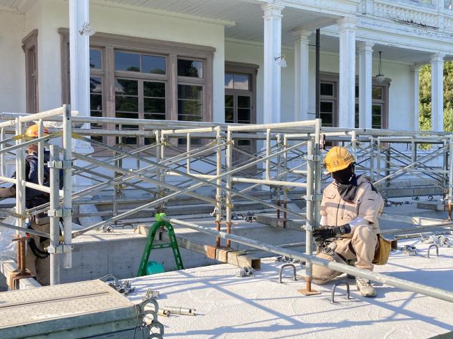 仁風閣覆屋組立