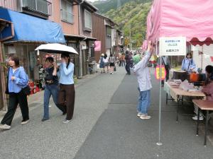 流しびな行事の日　テント村１