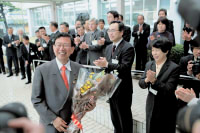    鳥取市長に竹内市長が再選の画像