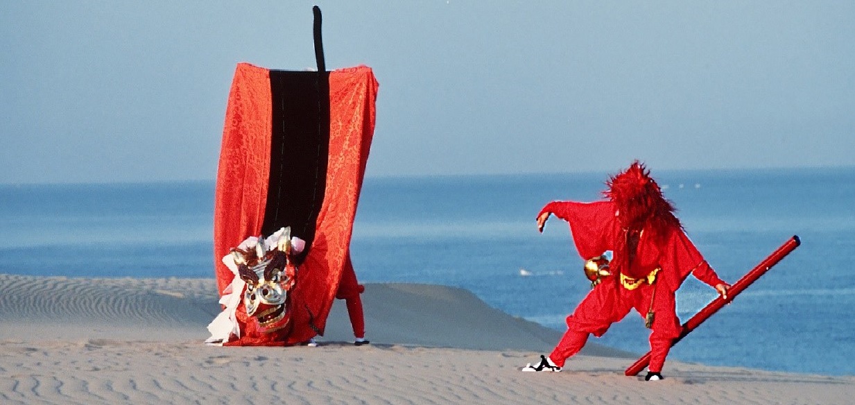 鳥取砂丘の風紋と麒麟獅の画像