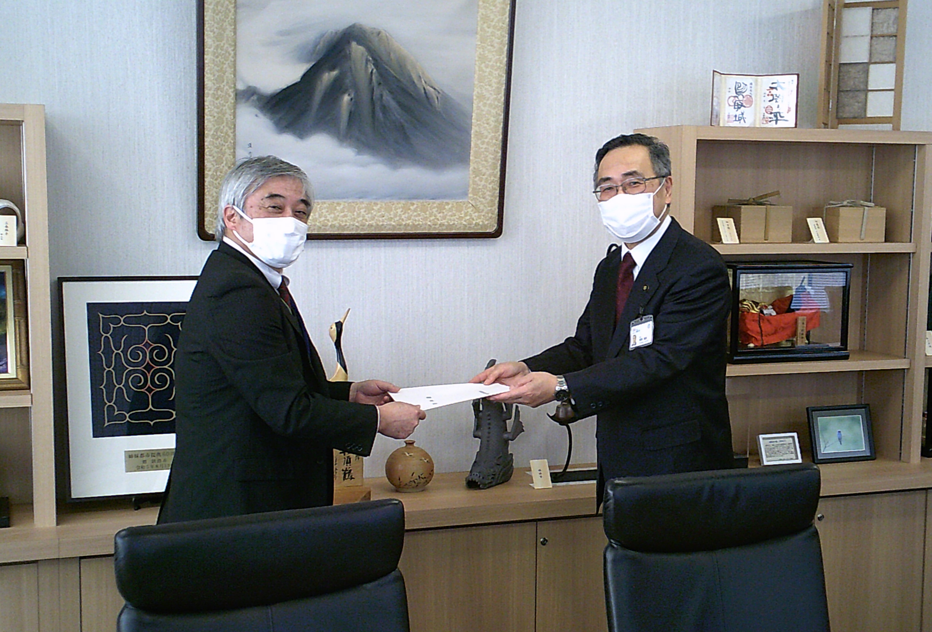 令和5年度鳥取市環境審議会答申者の画像