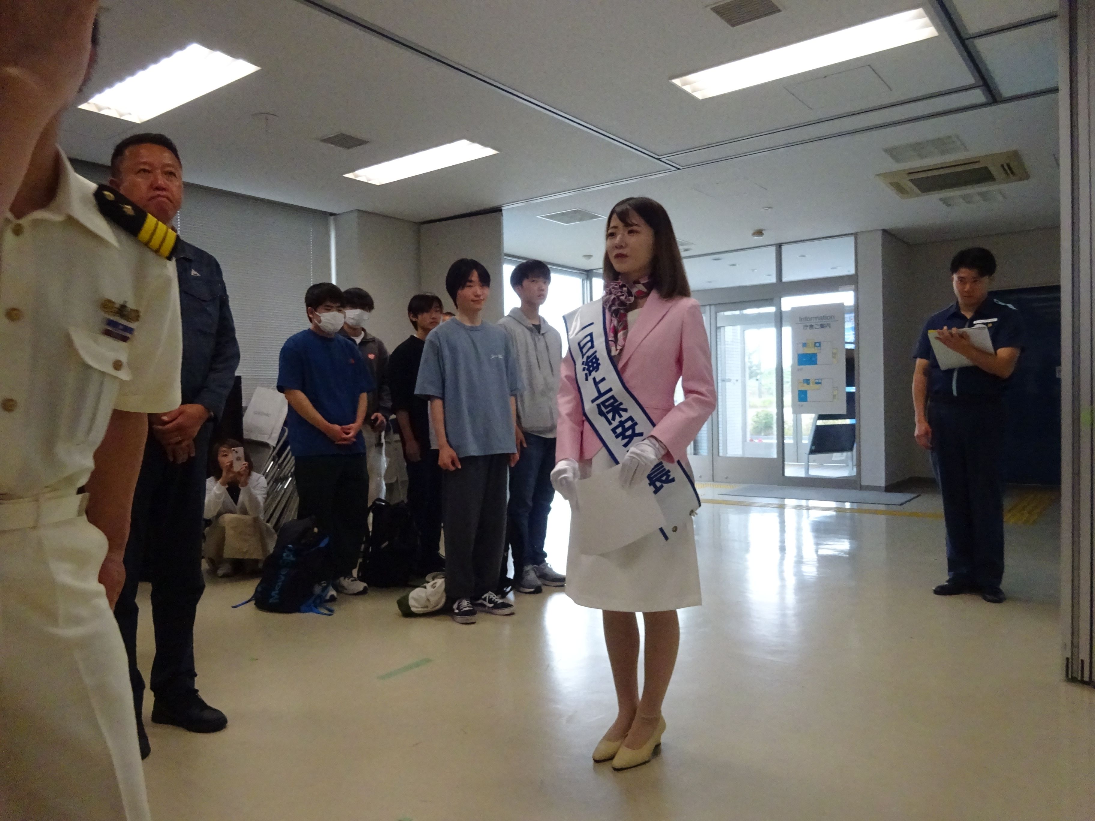 船長へ出船命令を行う宮島さん