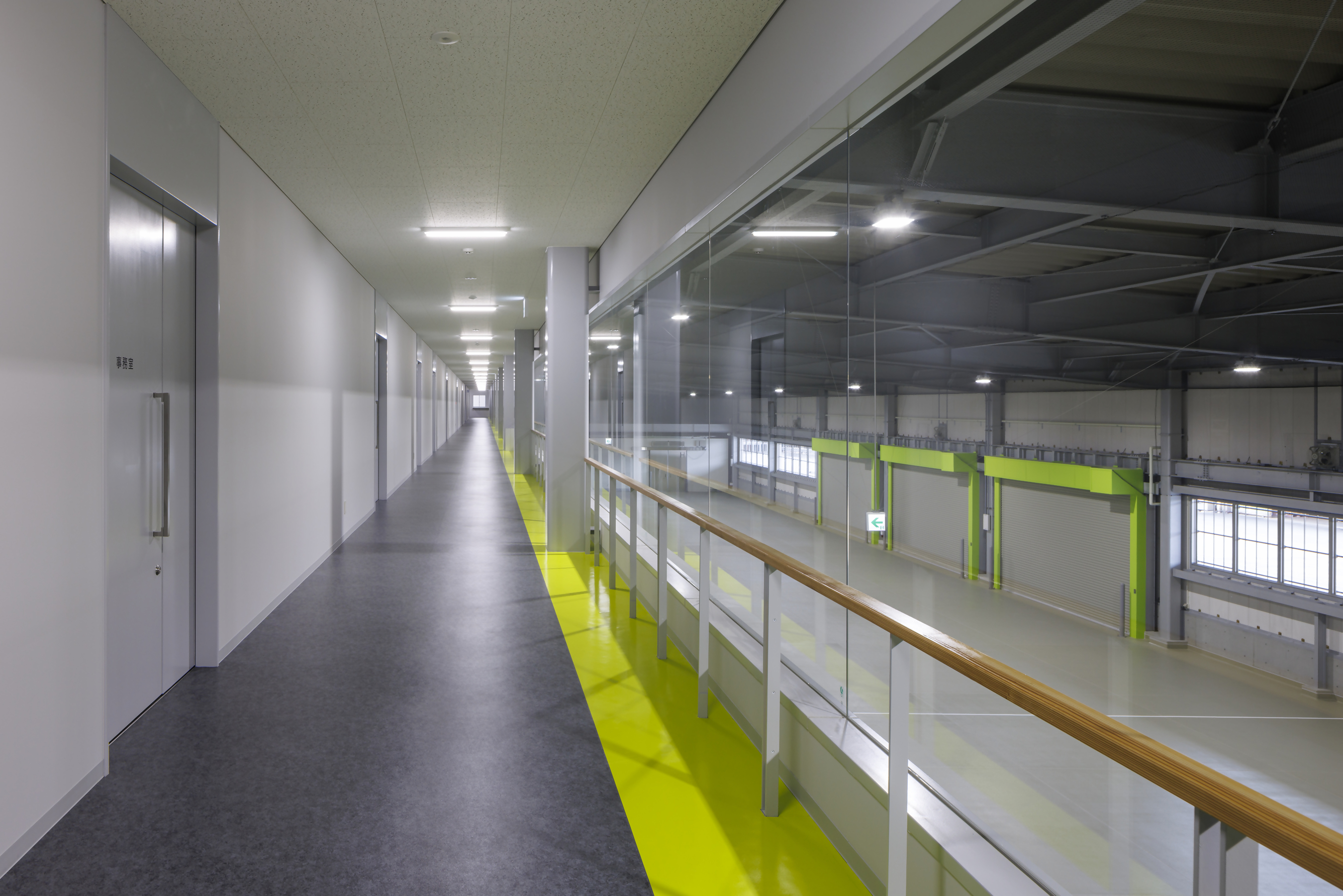 青果棟売場2階通路より