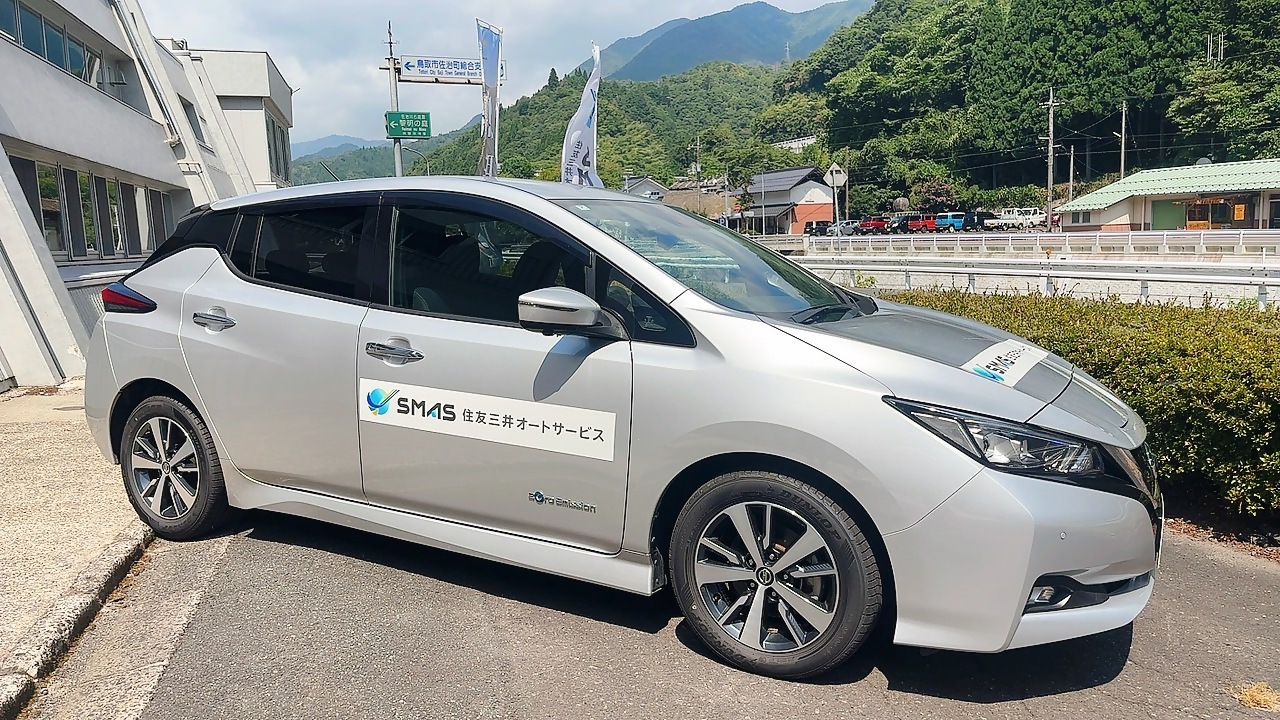 今回導入された日産自動車リーフ（型式：ZAA-ZE1）の画像2