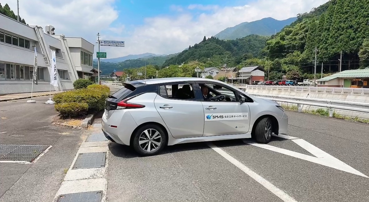 佐治町総合支所長によるリユースEV公用車の試運転の様子の画像3