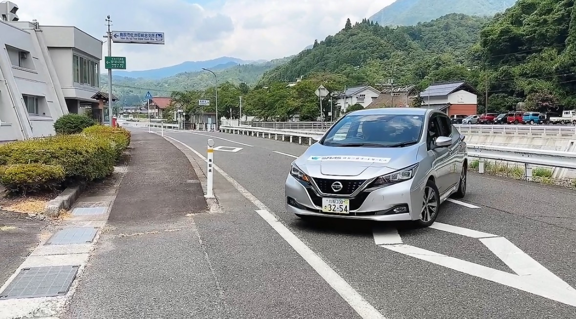 佐治町総合支所長によるリユースEV公用車の試運転の様子の画像6