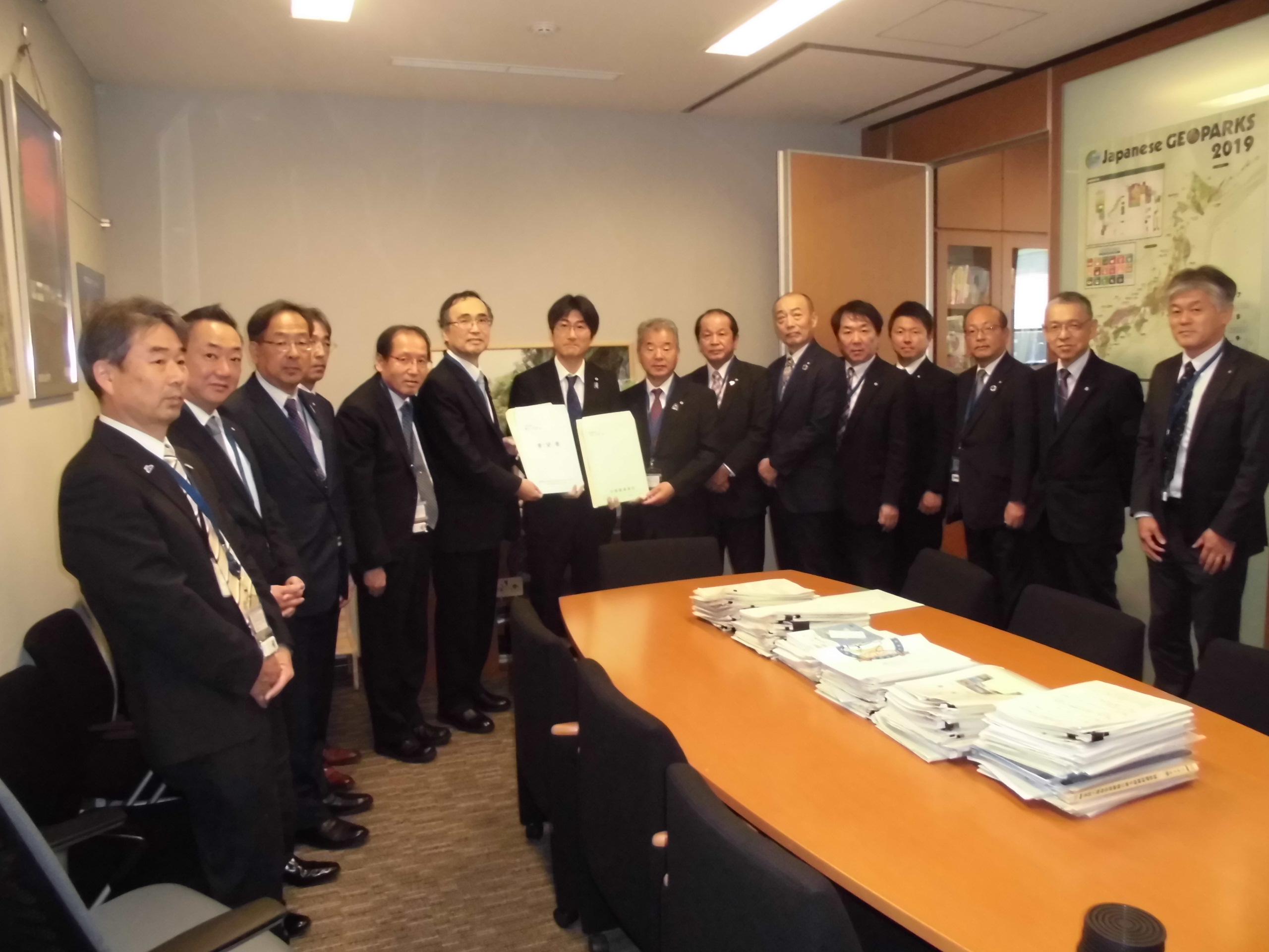 舞立参議院議員への要望書手交の画像