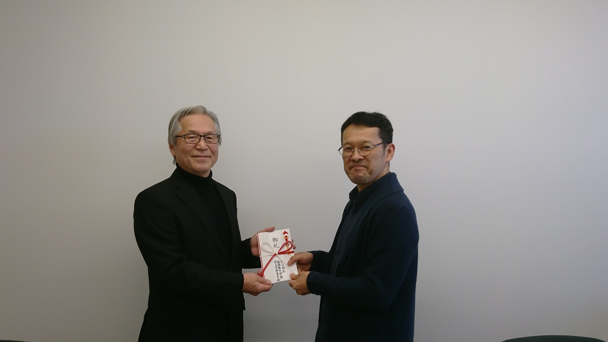 作曲者の上萬様（右）と栗本委員長（左）の画像