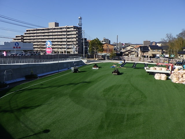 外構：多目的広場人工芝設置、舗装工事の画像