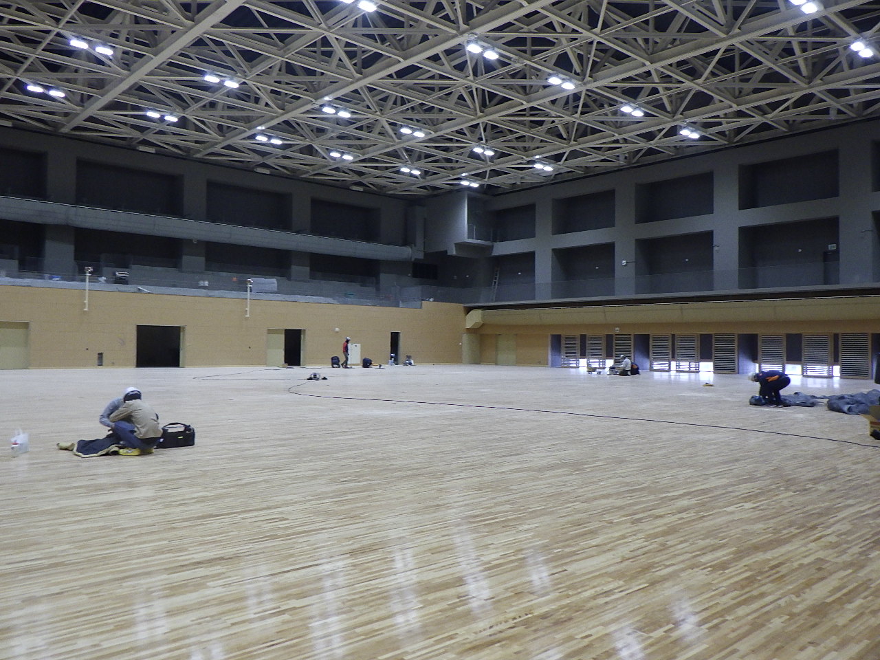 メインアリーナ：床工事の画像
