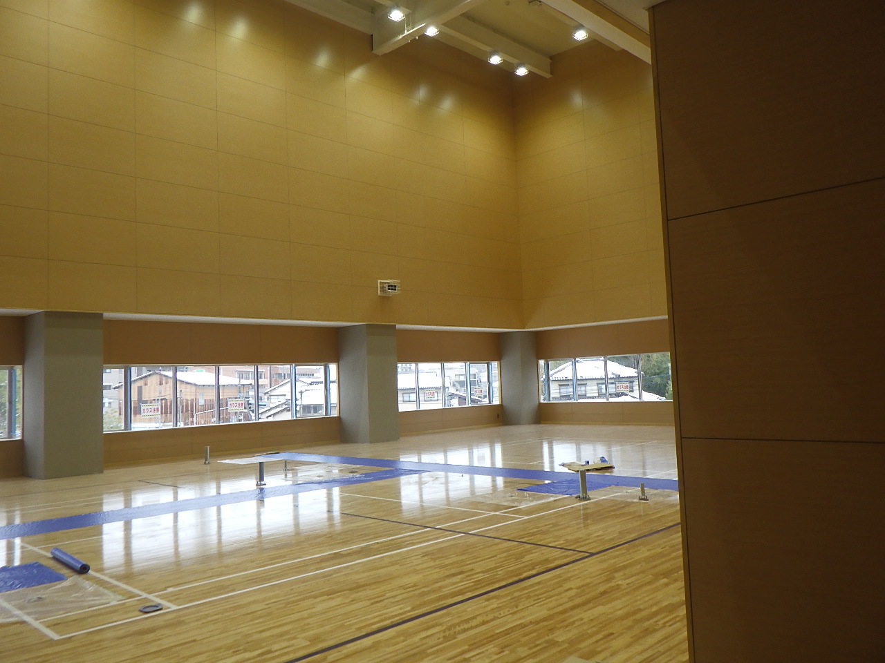 サブアリーナ：床工事（ライン引き）の画像