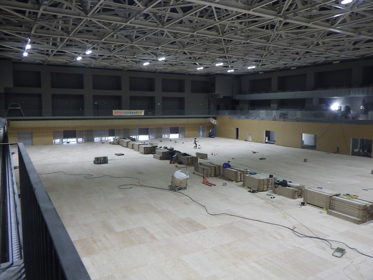 メインアリーナ：床工事の画像
