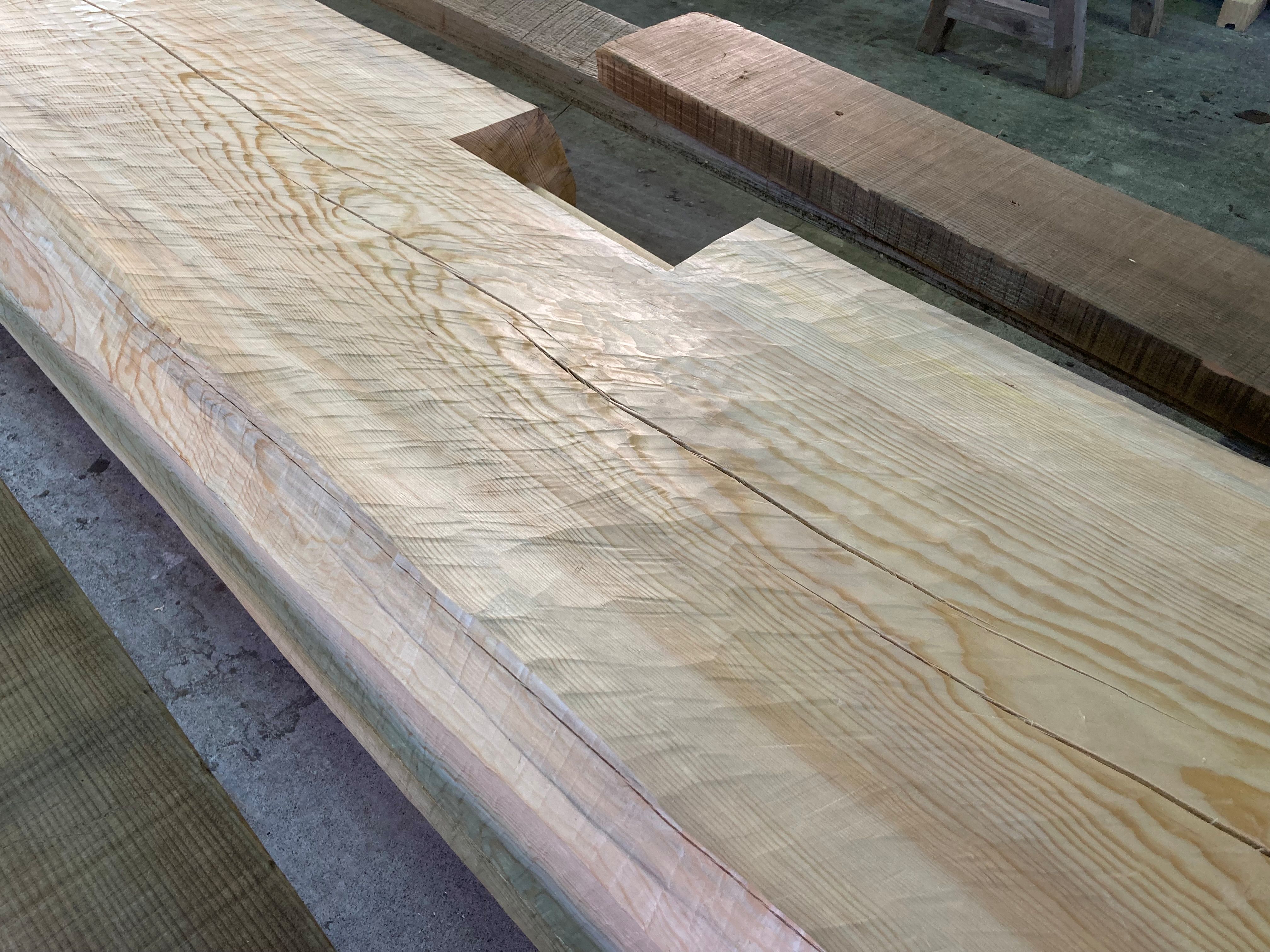 手斧のあて方に注目の画像