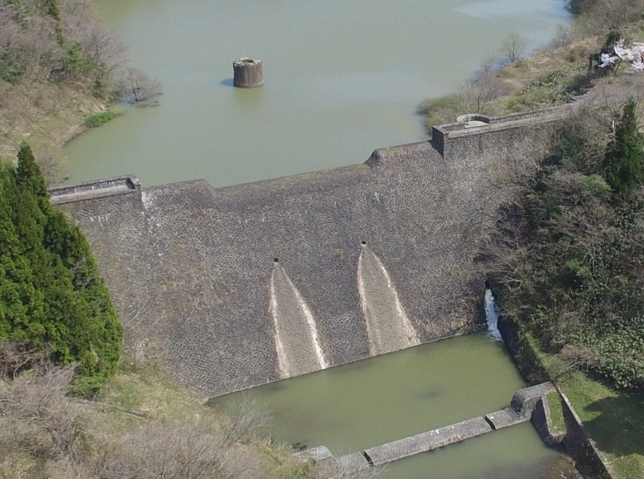 貯水池堰堤の画像