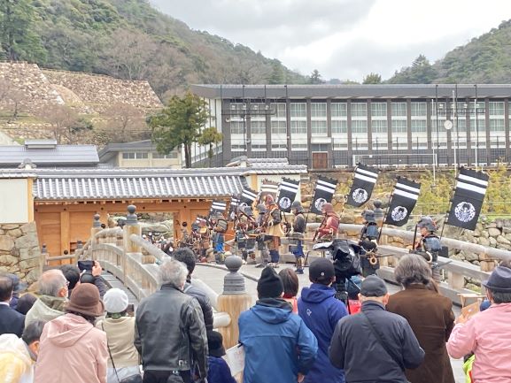 鳥取三十二万石お城まつり「火縄銃鉄砲隊演武」の画像