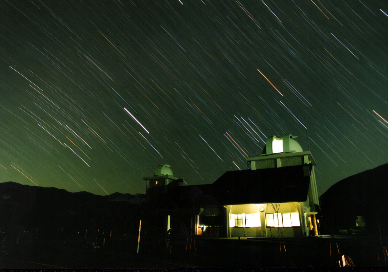 佐治天文台と沈むオリオンの画像