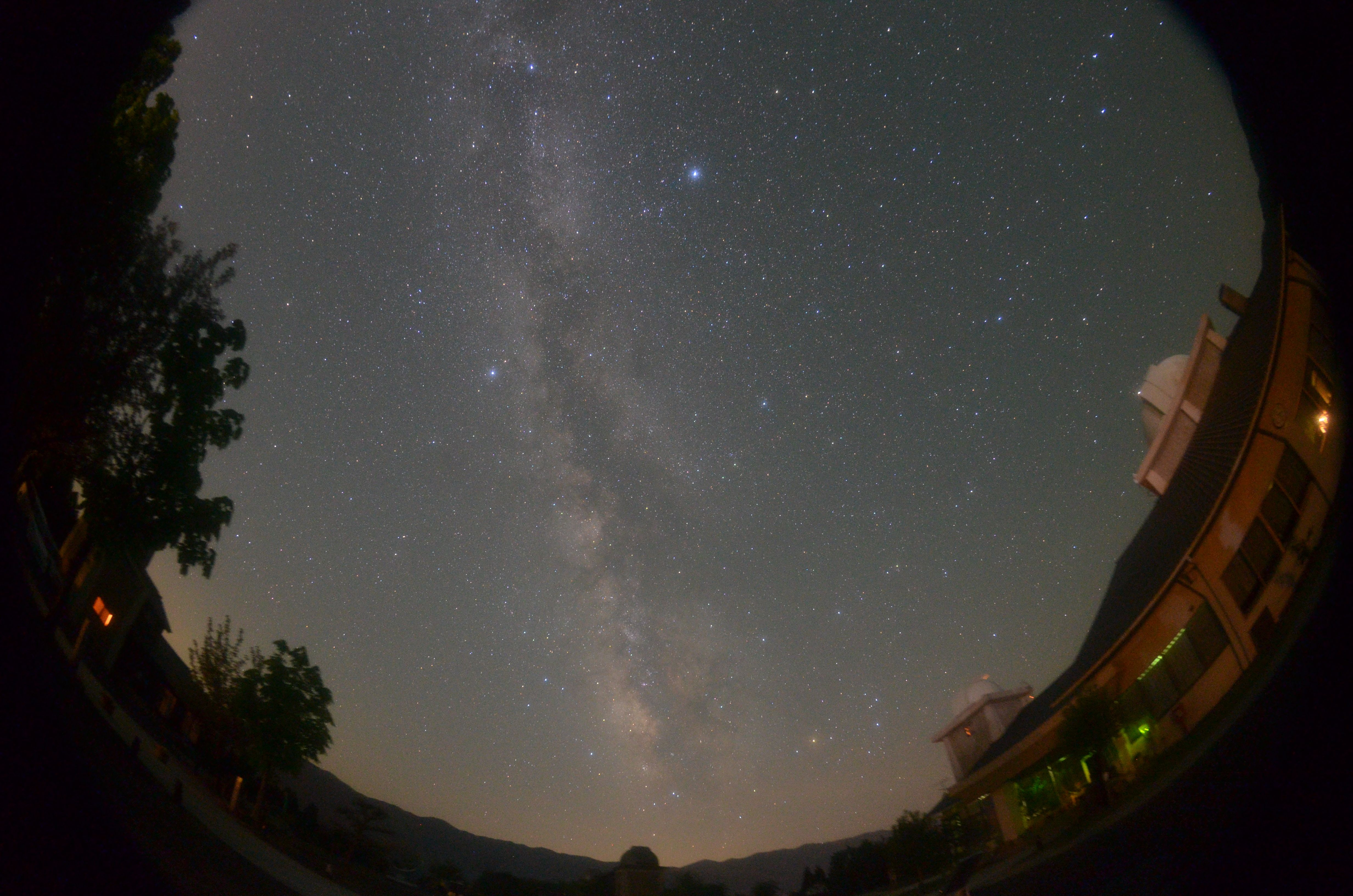 佐治天文台と天の川の画像