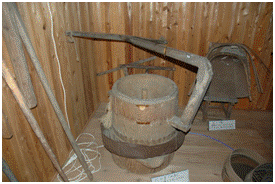 田臼（たうす）〈もみすり機〉の画像