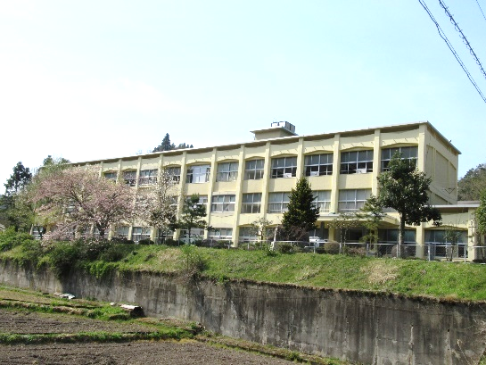 佐治小学校　校舎