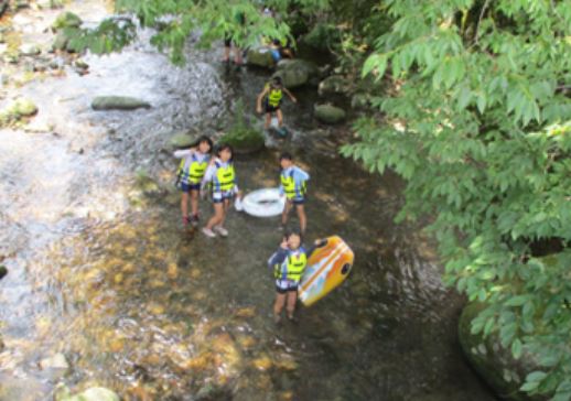 佐治小　川遊び
