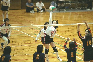 表紙写真：市民体育祭女子バレーボール（2008年7月6日）