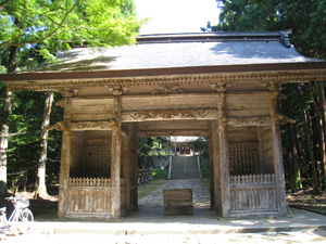 おうちだに神社門