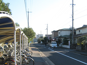 住宅街を左へ