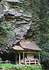 子守神社の岩窟