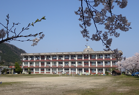 逢坂小学校 校舎