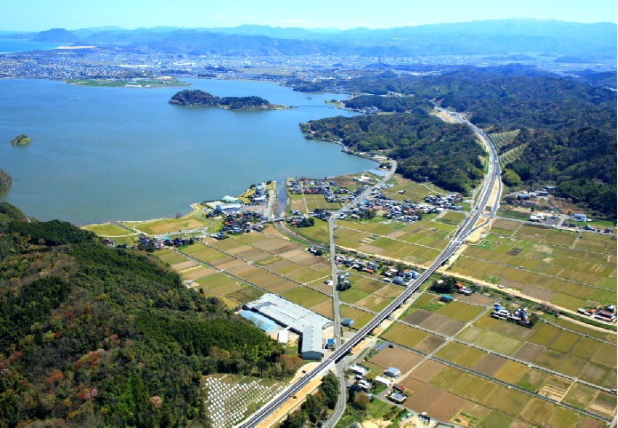 西道路を上空から撮影したもの