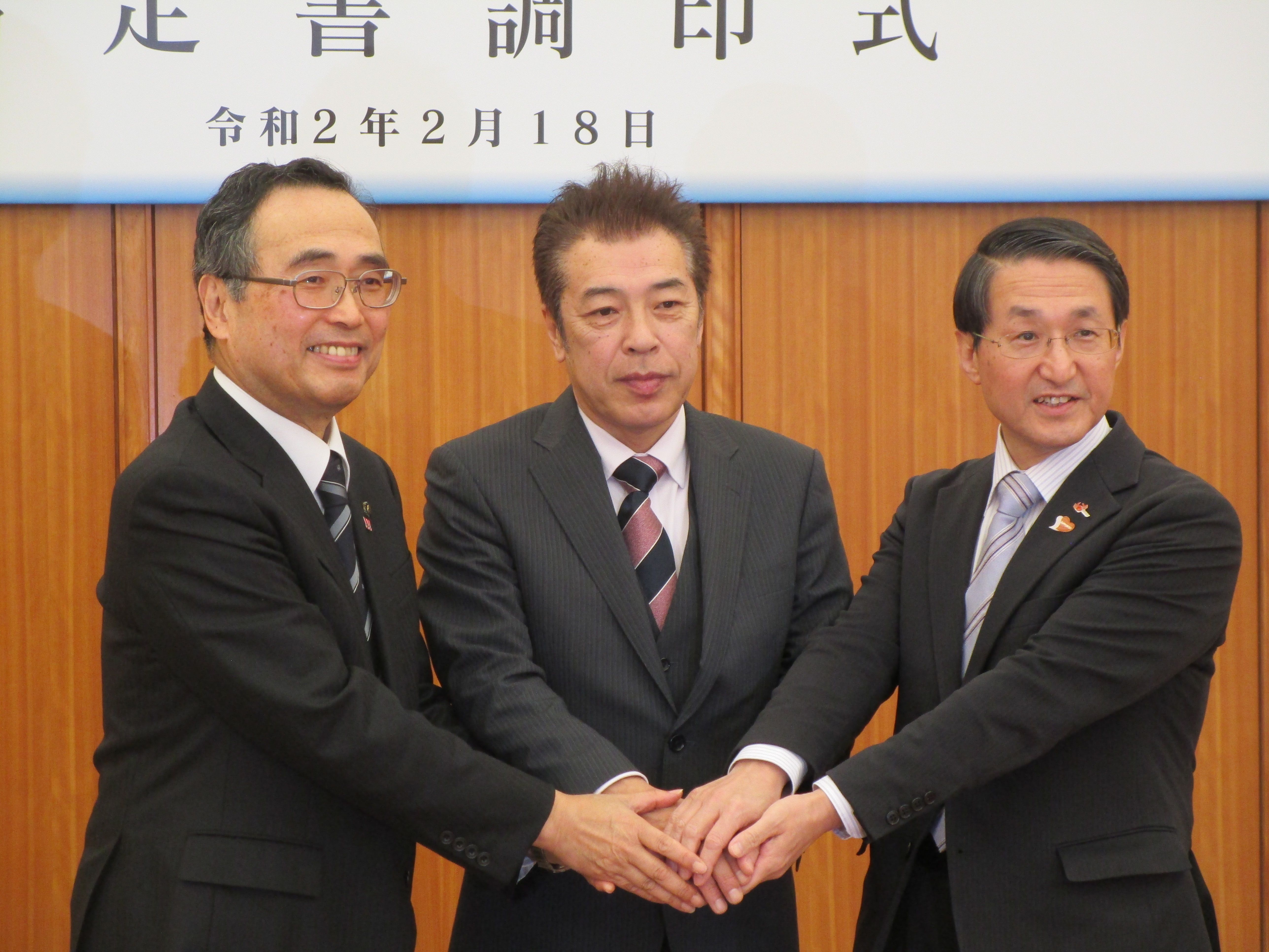 令和2年2月18日（左から深澤市長、竹本社長、平井知事）