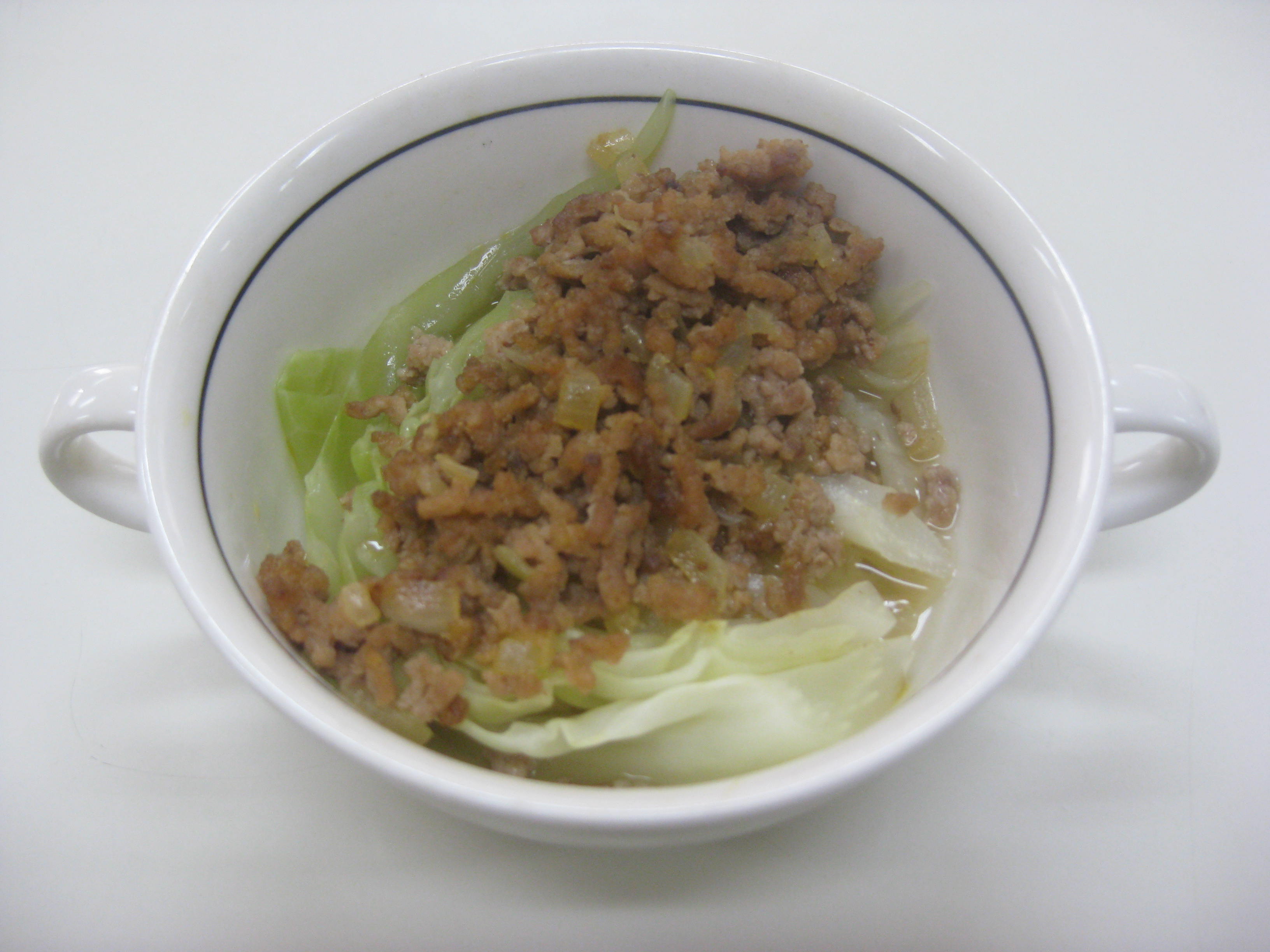 蒸しキャベツのひき肉かけ