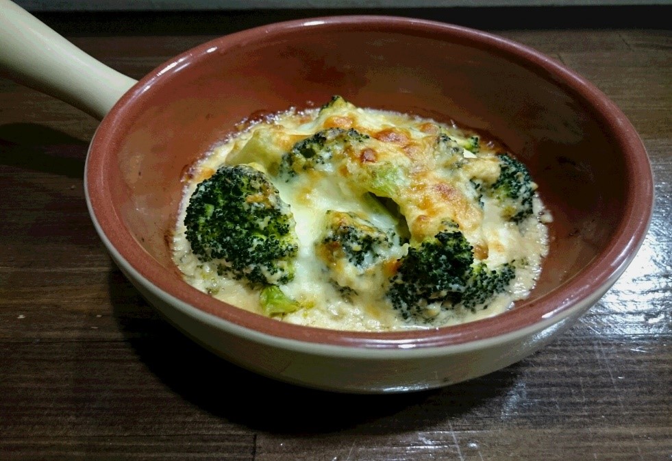 ブロッコリーの豆腐ソースグラタン