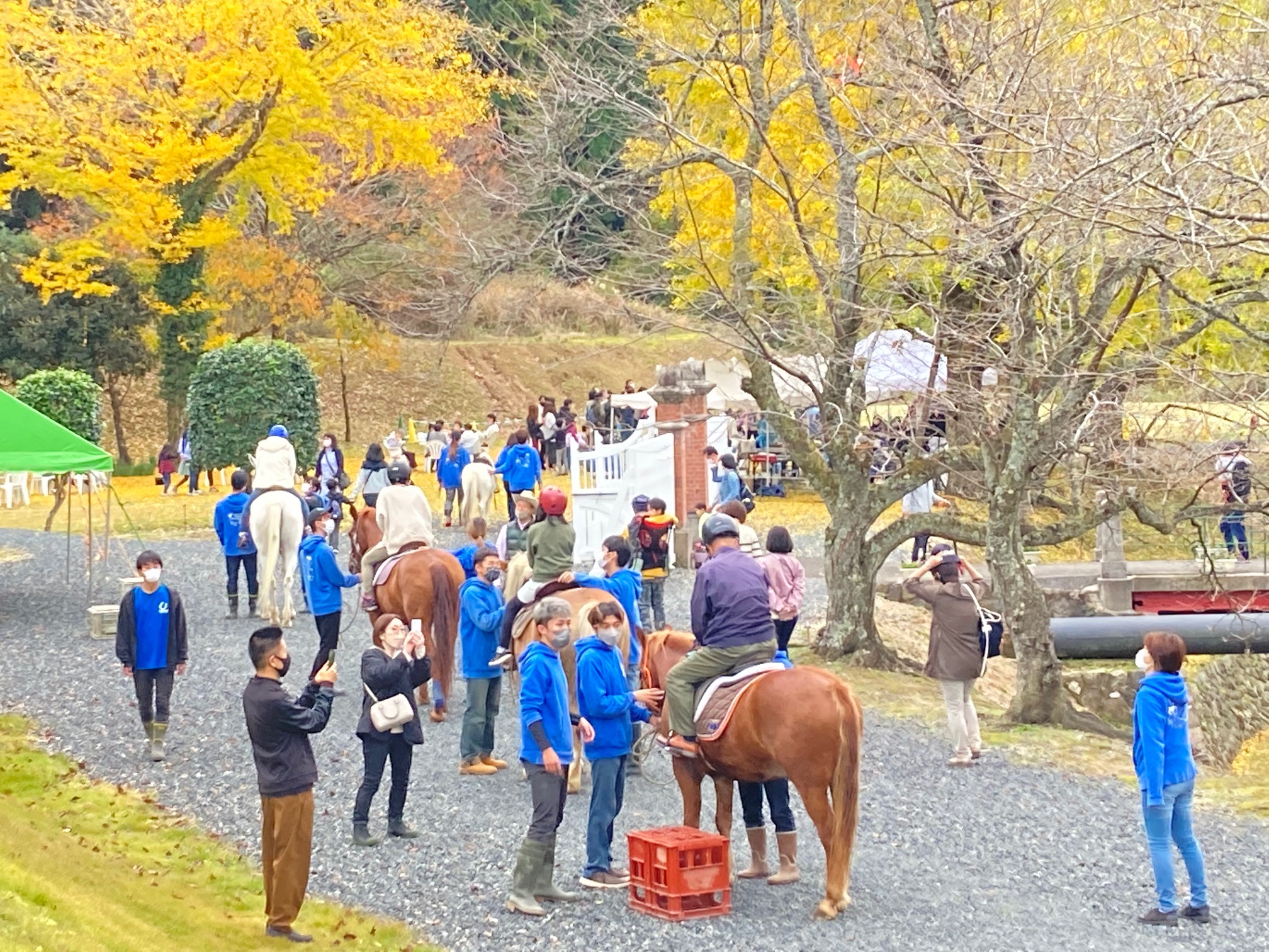 旧美歎水源地で乗馬イベント